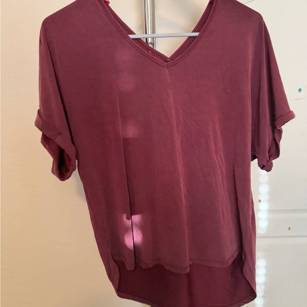 Alya Short Sleeve Burgundy V-Neck Tee
